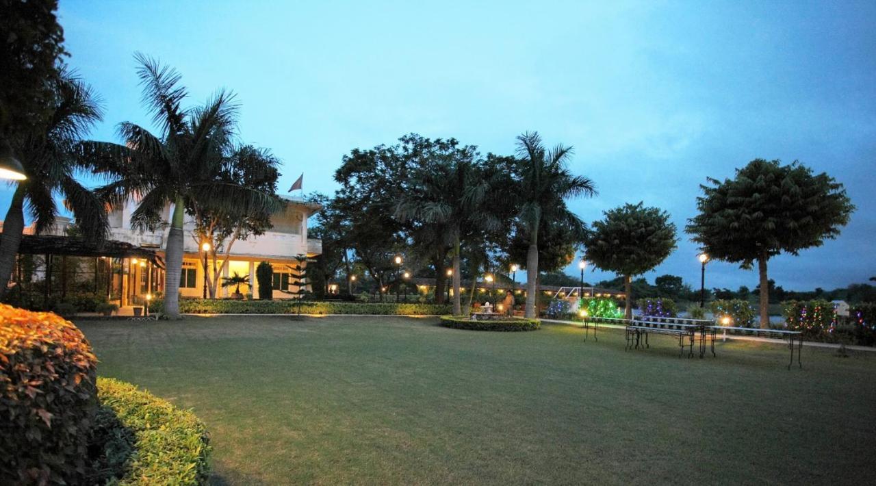 Shikarbadi Hotel - By The Lake Heritage By Hrh Group Of Hotels Udaipur Bagian luar foto