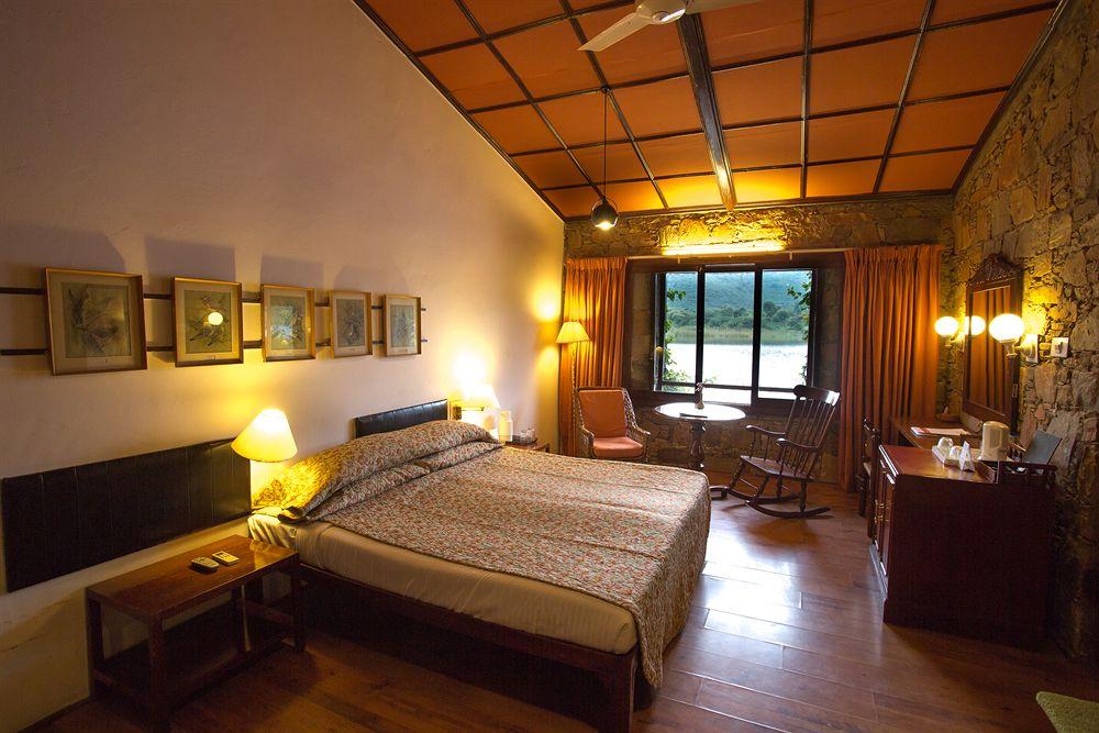Shikarbadi Hotel - By The Lake Heritage By Hrh Group Of Hotels Udaipur Bagian luar foto