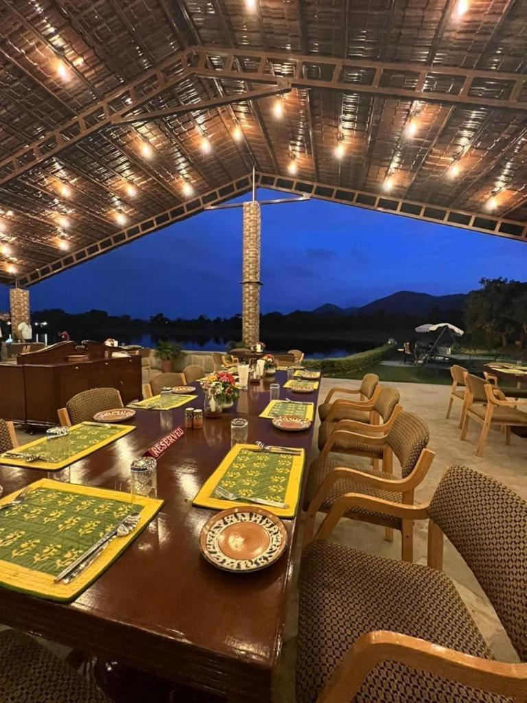 Shikarbadi Hotel - By The Lake Heritage By Hrh Group Of Hotels Udaipur Bagian luar foto