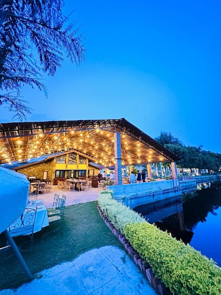 Shikarbadi Hotel - By The Lake Heritage By Hrh Group Of Hotels Udaipur Bagian luar foto