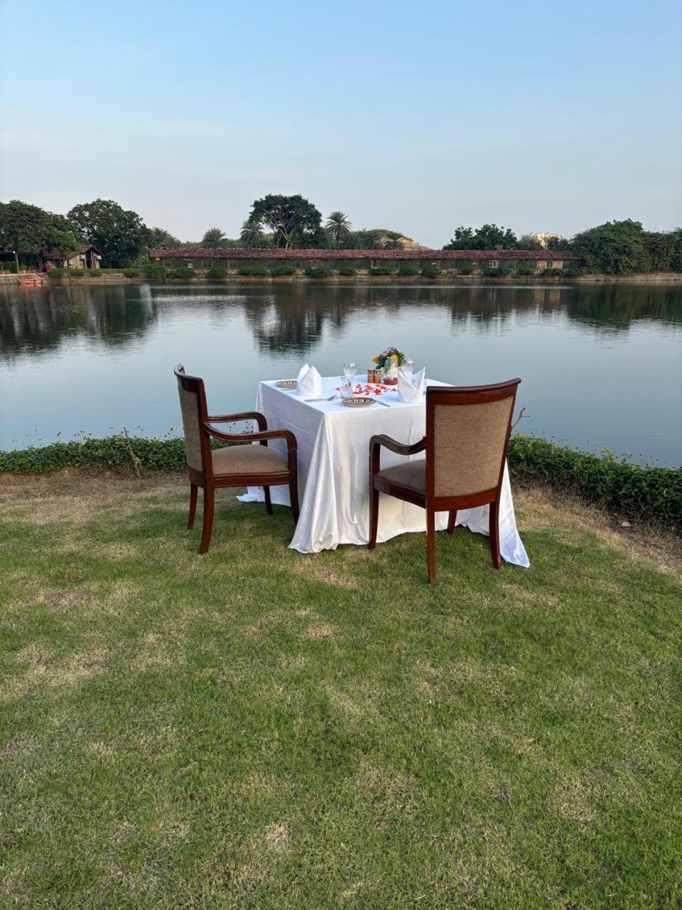 Shikarbadi Hotel - By The Lake Heritage By Hrh Group Of Hotels Udaipur Bagian luar foto