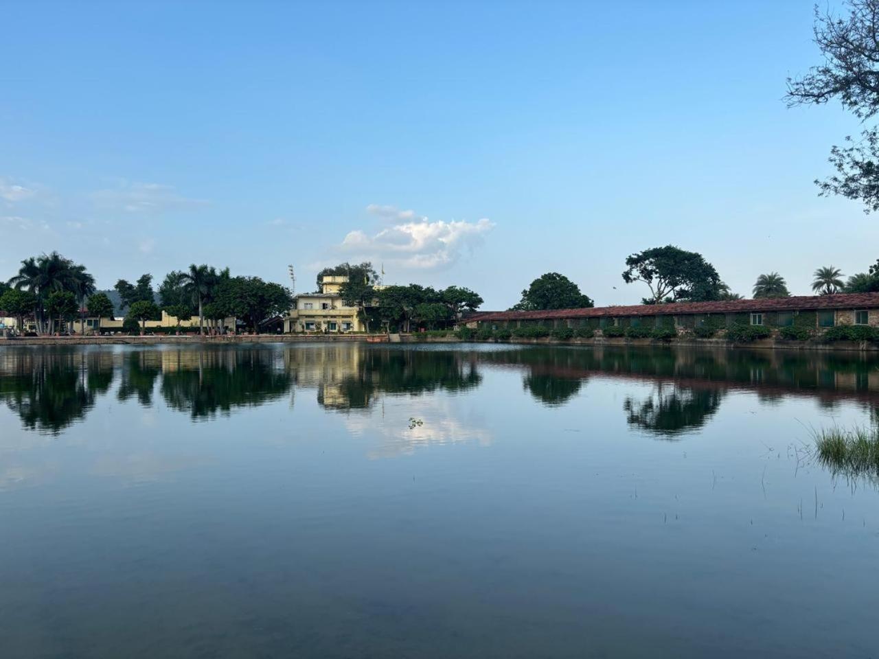 Shikarbadi Hotel - By The Lake Heritage By Hrh Group Of Hotels Udaipur Bagian luar foto